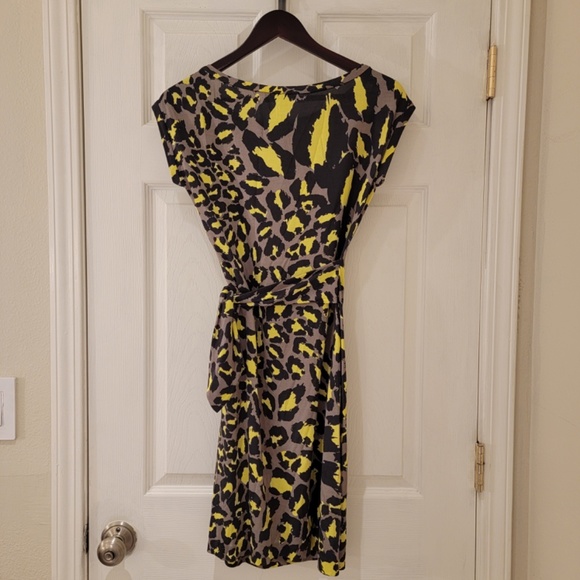 Diane Von Furstenberg Silk Dress Size 2 Grey Black Yellow Animal Print Vintage - Picture 2 of 9